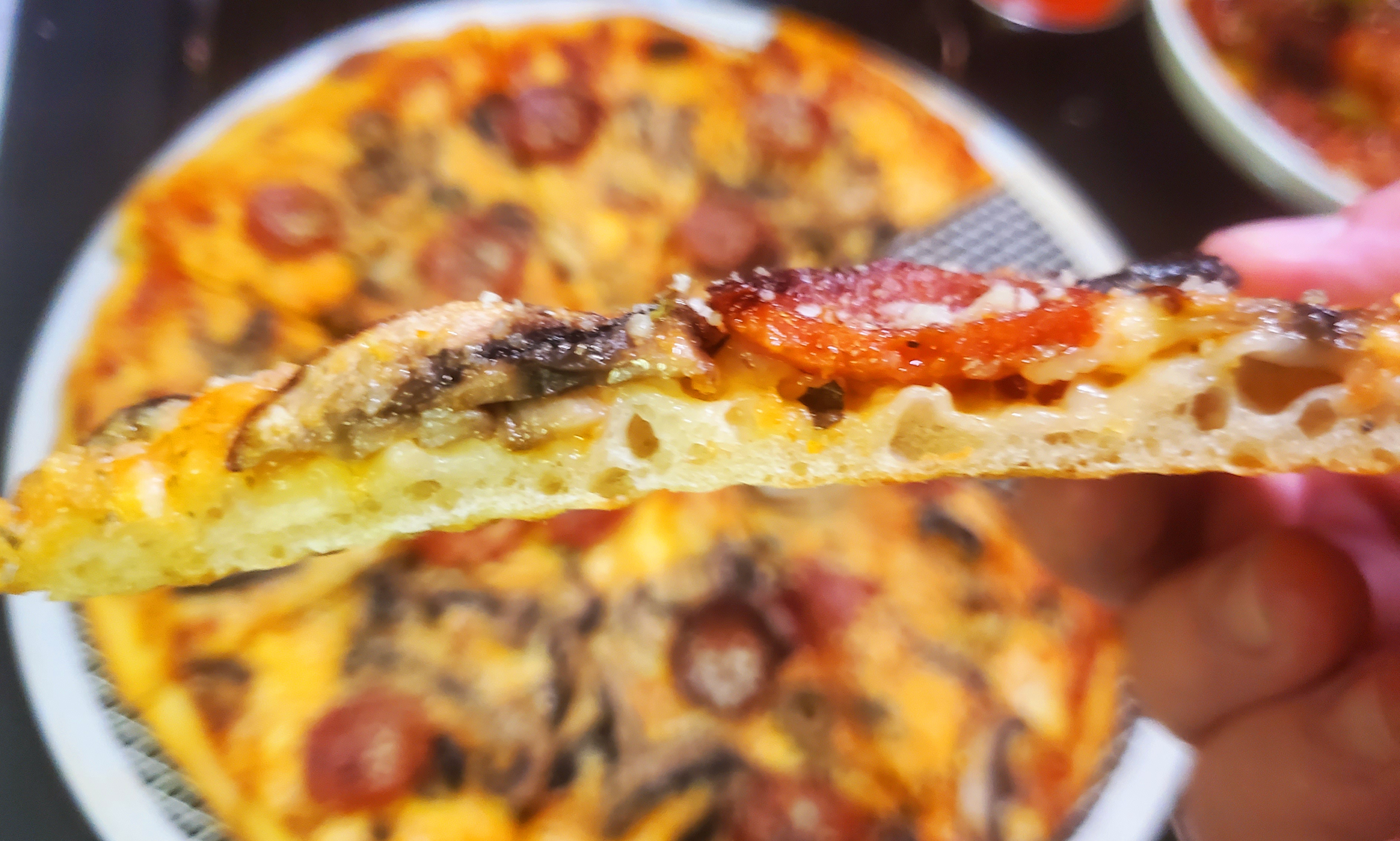 New York thin crust. You can see the air even in the thin crust from the cold fermentation.